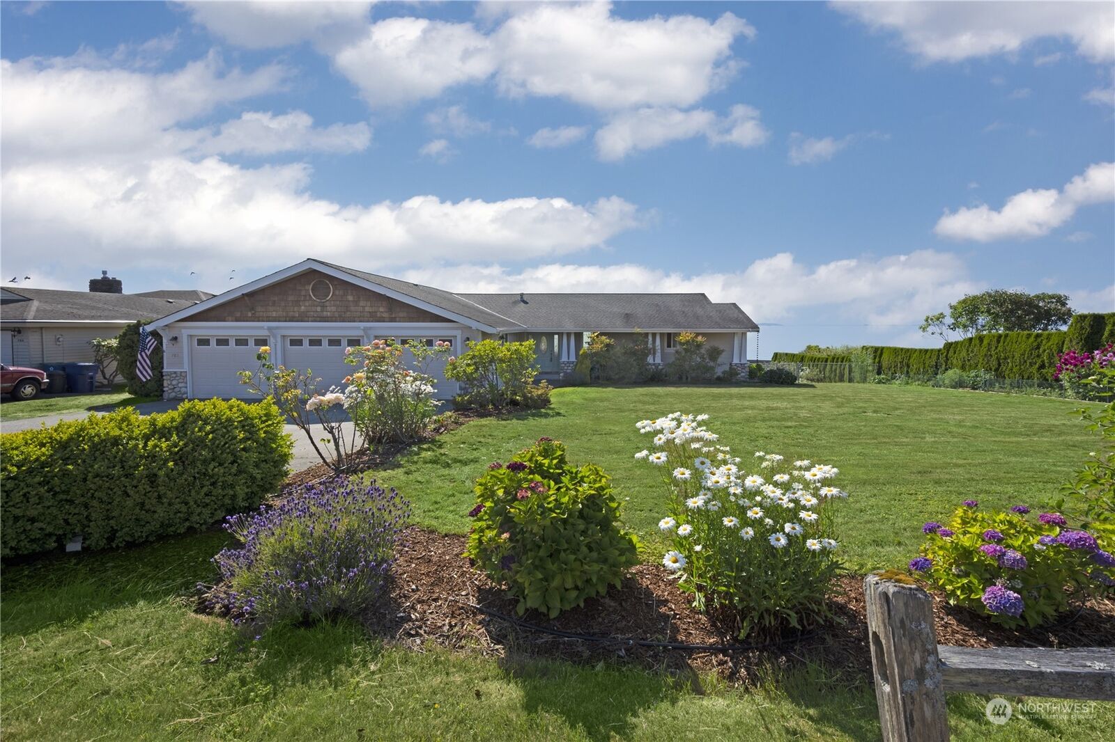 Property Photo: 703 Driftwood Lane WA 98020