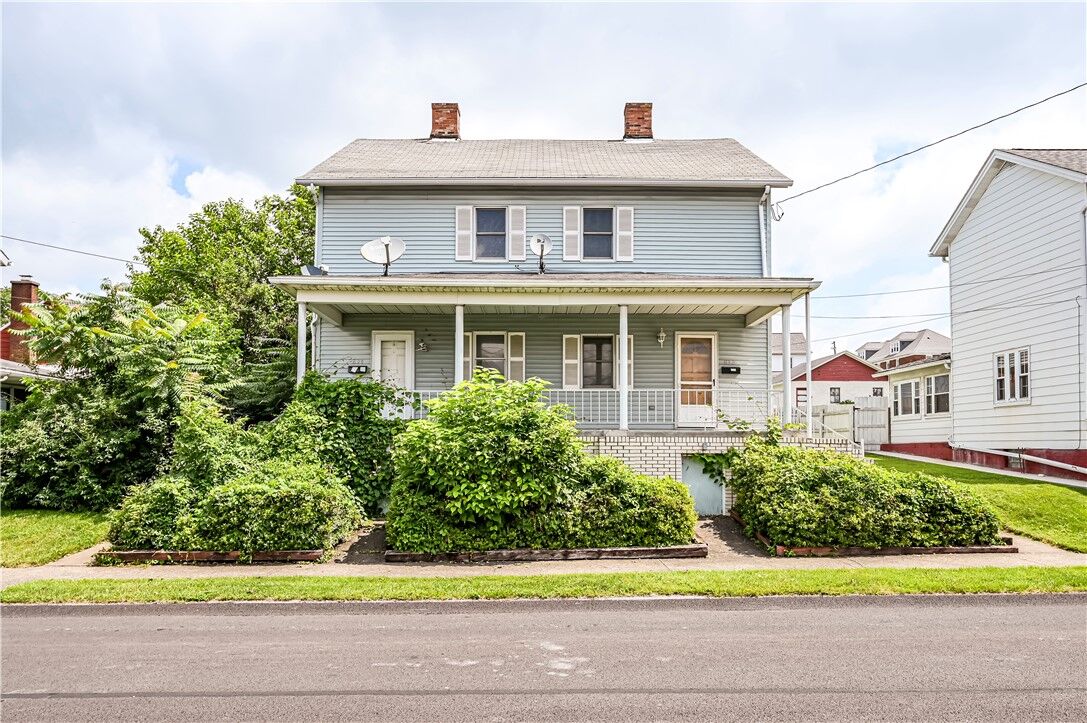 Property Photo:  832 -834 W Washington St  PA 15666 