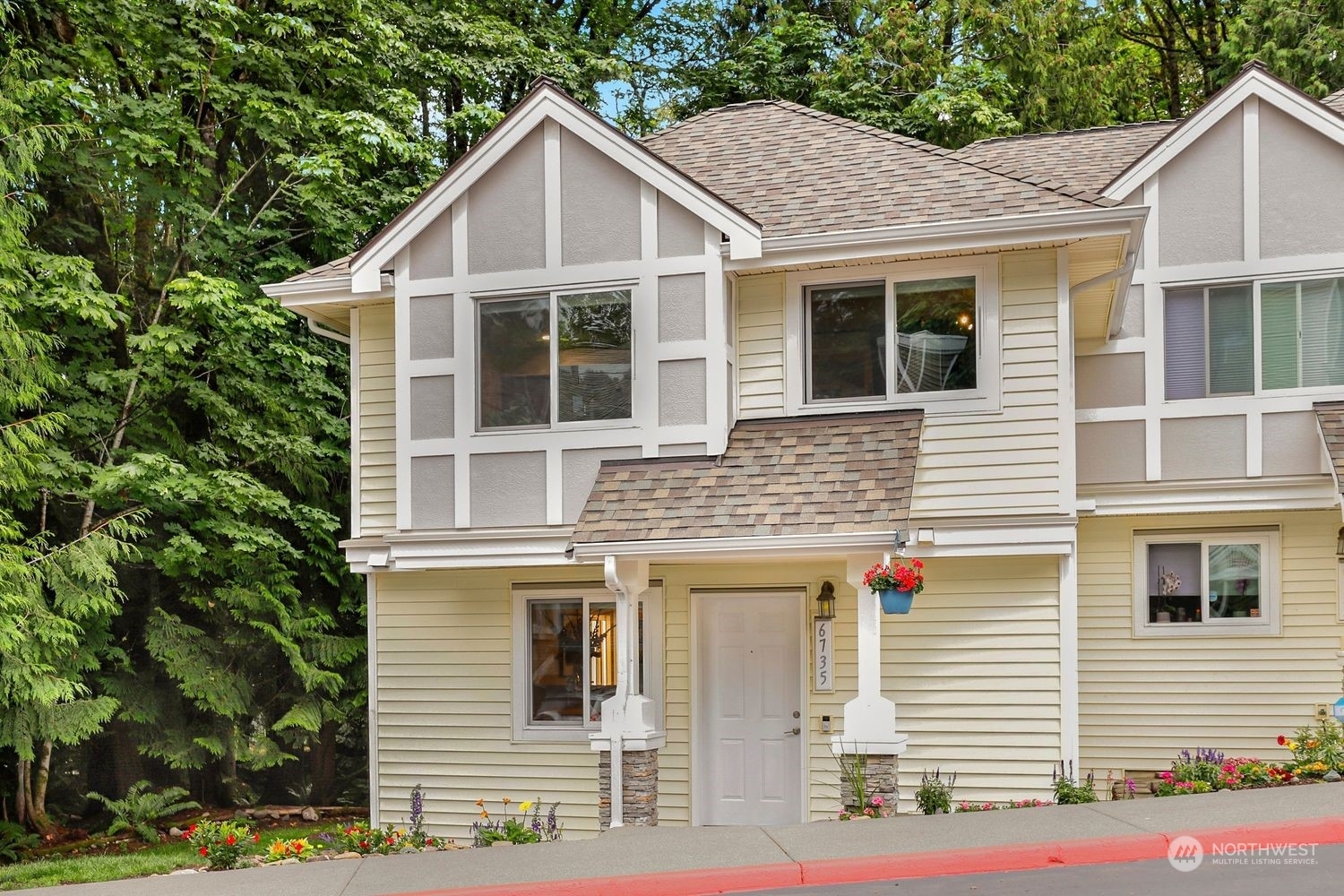 Property Photo:  6735 SE Cougar Mountain Way 1  WA 98006 