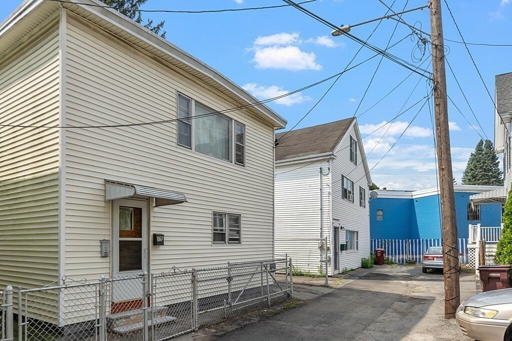 Property Photo:  10 Cedar Ct  MA 01852 