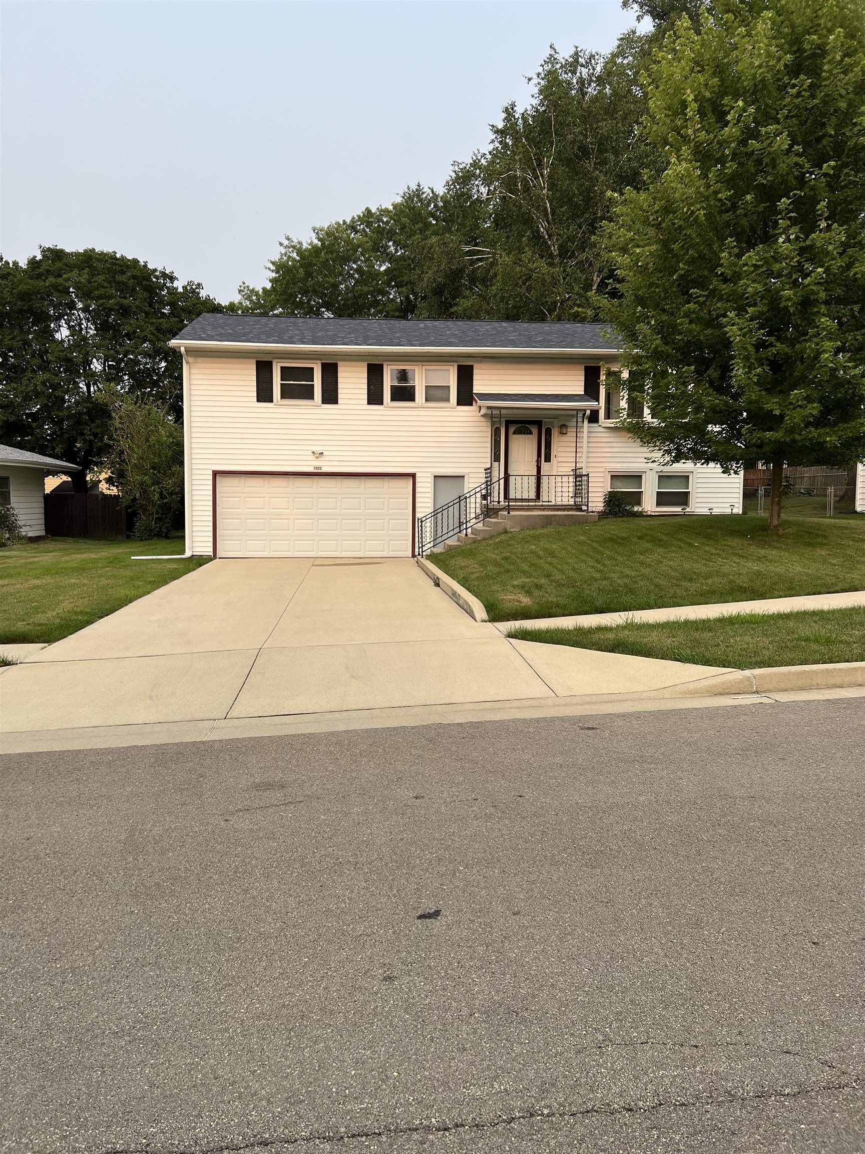 Property Photo:  1323 Empire Court  IL 61032 