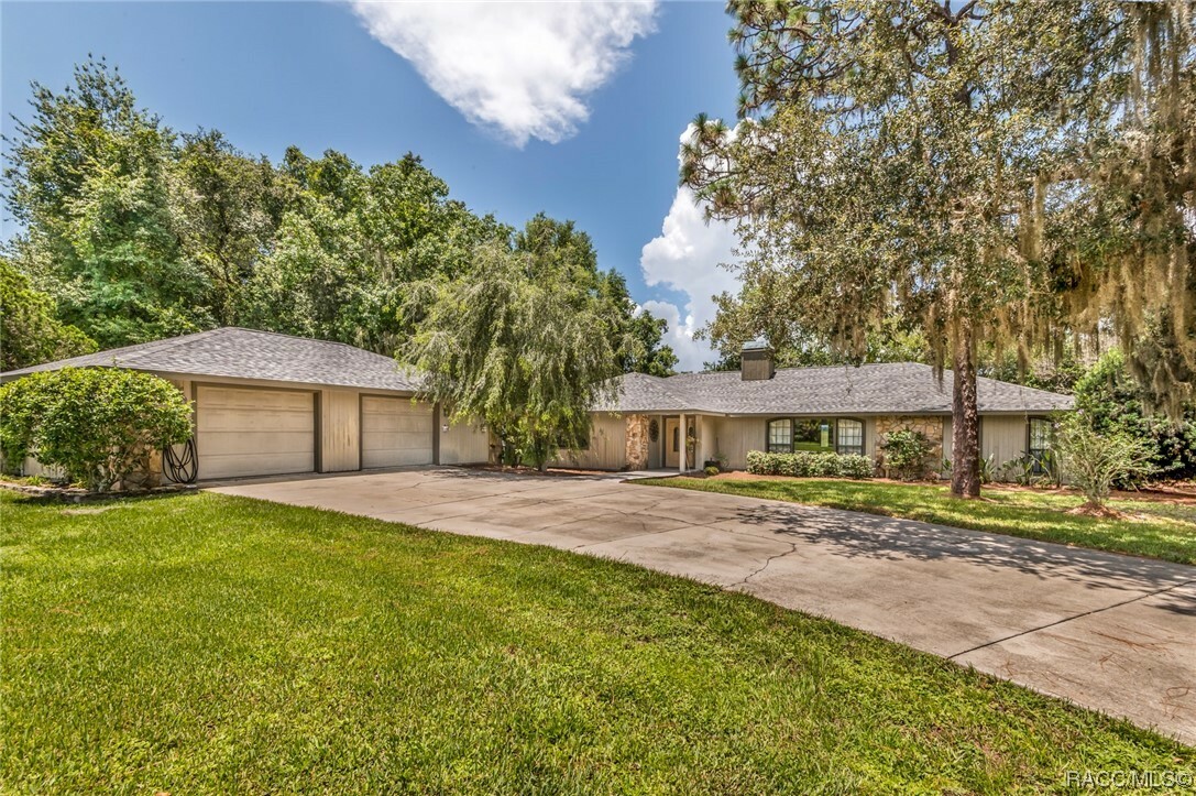 Property Photo:  2710 S Cromwell Path  FL 34450 