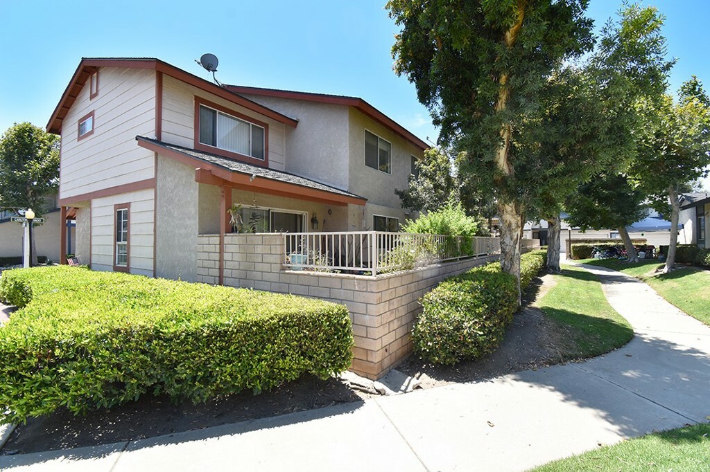 Property Photo:  864 Carlton Privado  CA 91762 