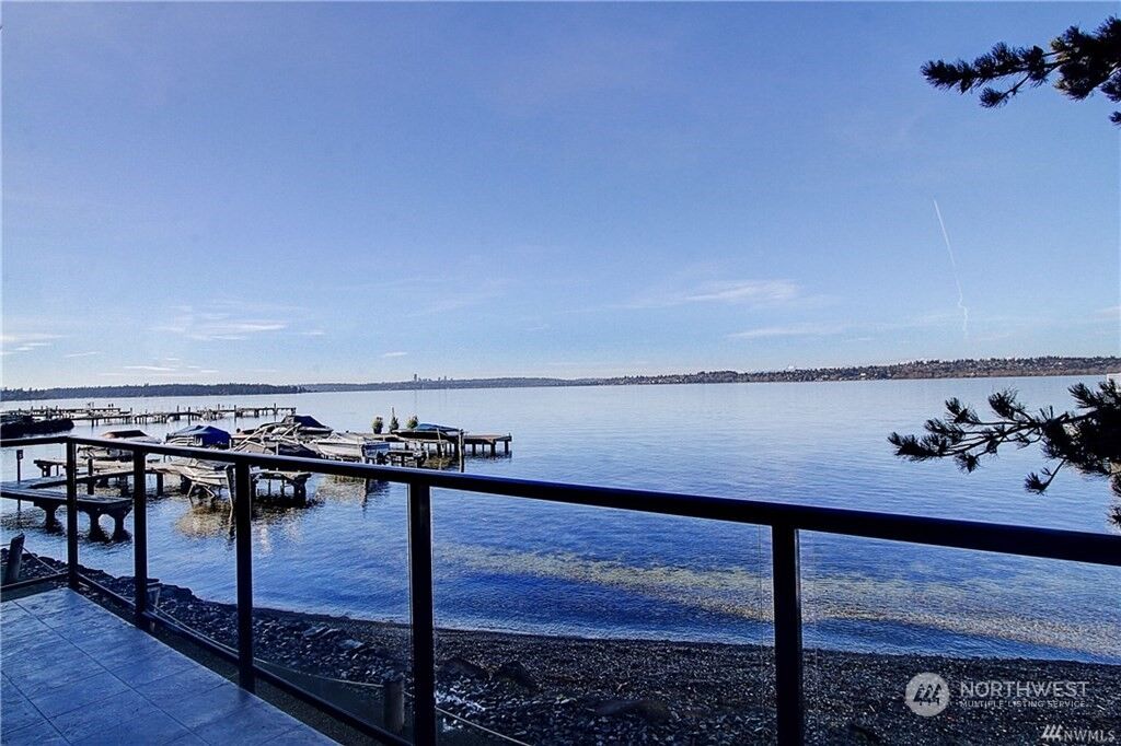 Property Photo:  807 Lake Street S 100  WA 98033 