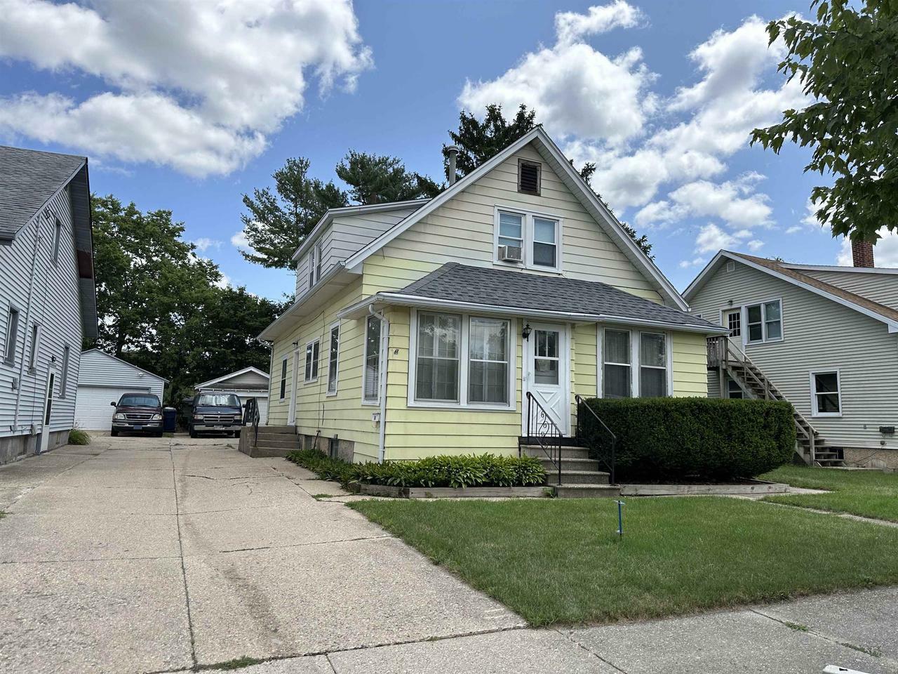 Property Photo:  1043 South Washington Street  WI 53546 