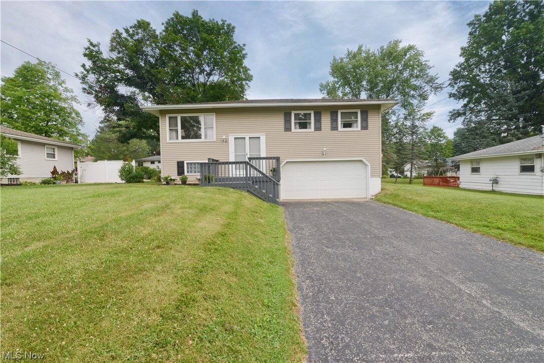 Property Photo: 4564 N Warwick Road OH 44406