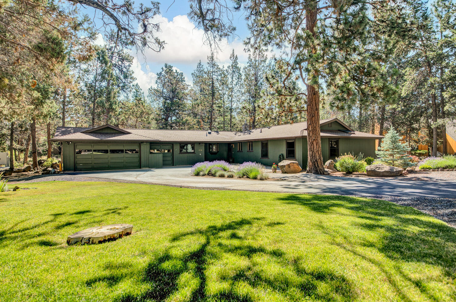 Property Photo: 3926 NW Lower Village Road OR 97703