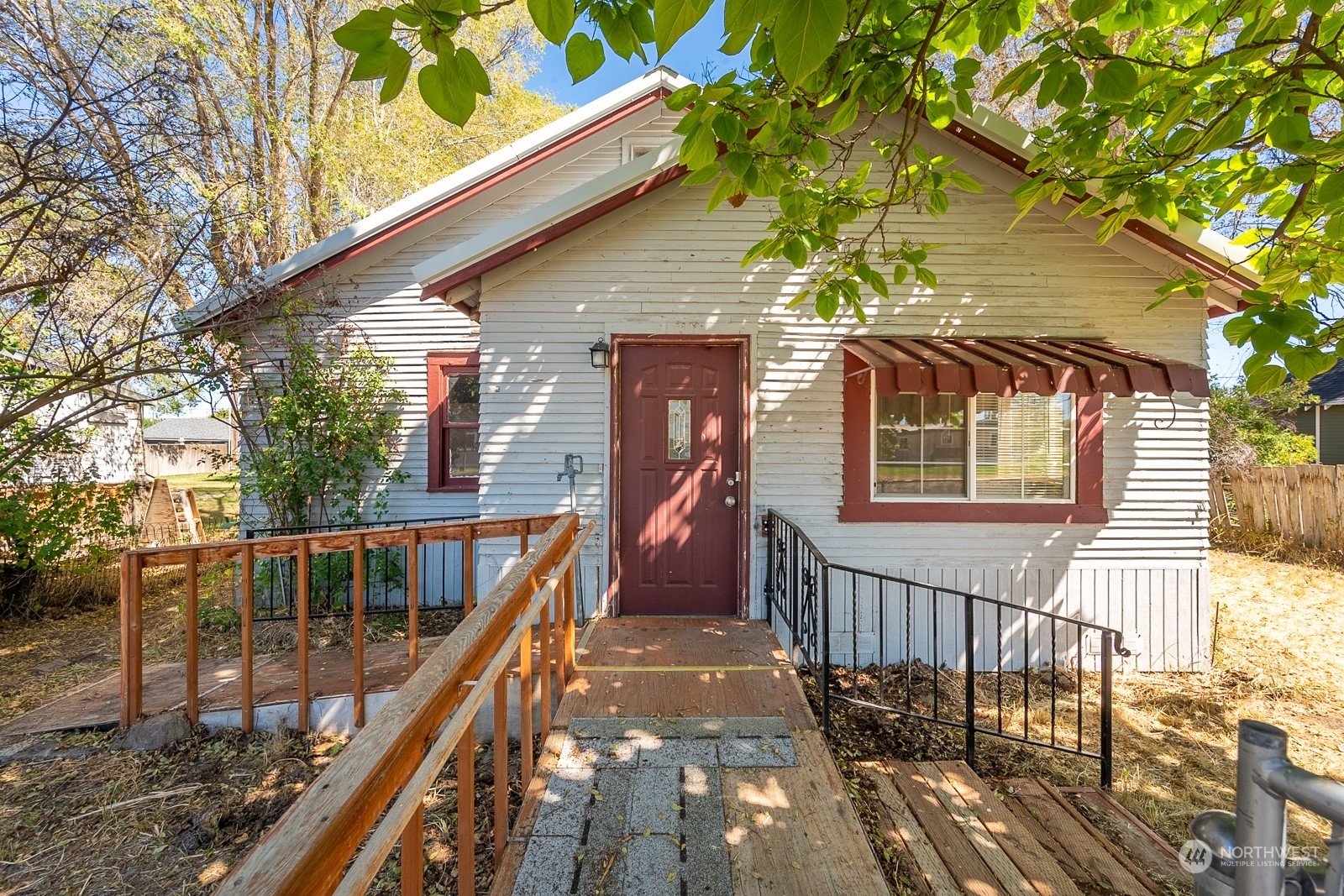 Property Photo:  108 W Lincoln Street  WA 99115 