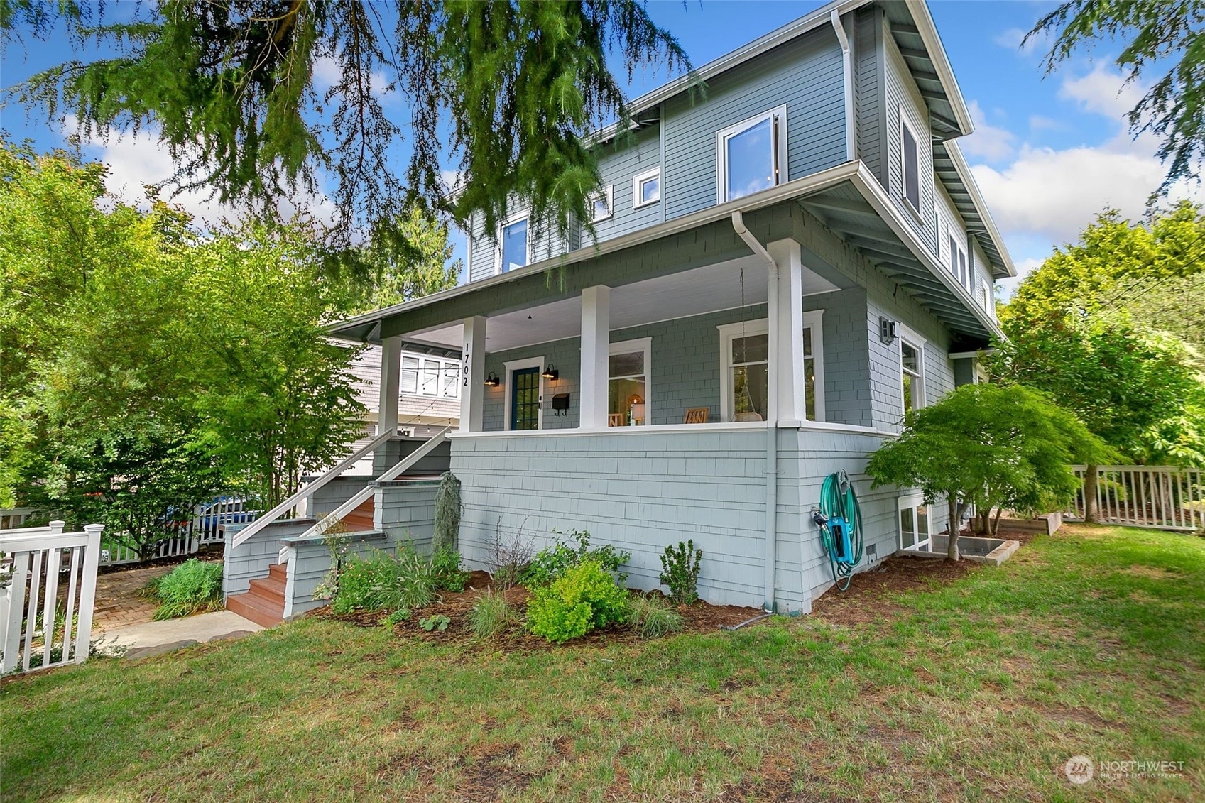 Property Photo: 1702 Nob Hill Avenue N WA 98109