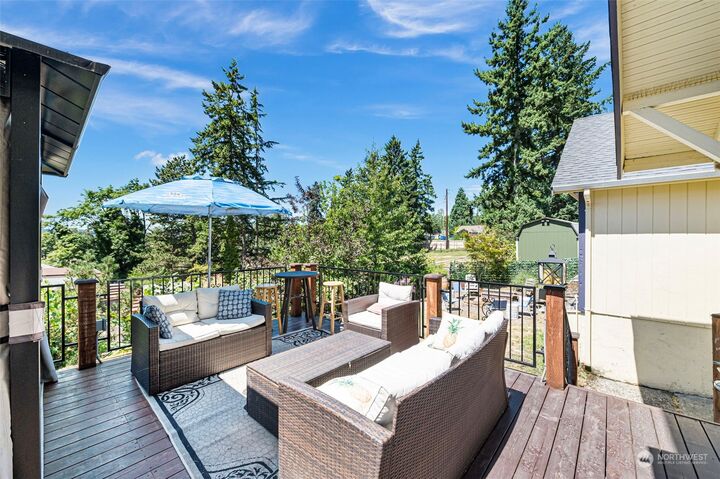 Property Photo: 1017 E Smith Street WA 98030