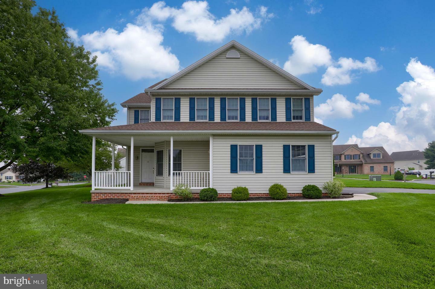 Property Photo:  441 Oak Lane  PA 17078 