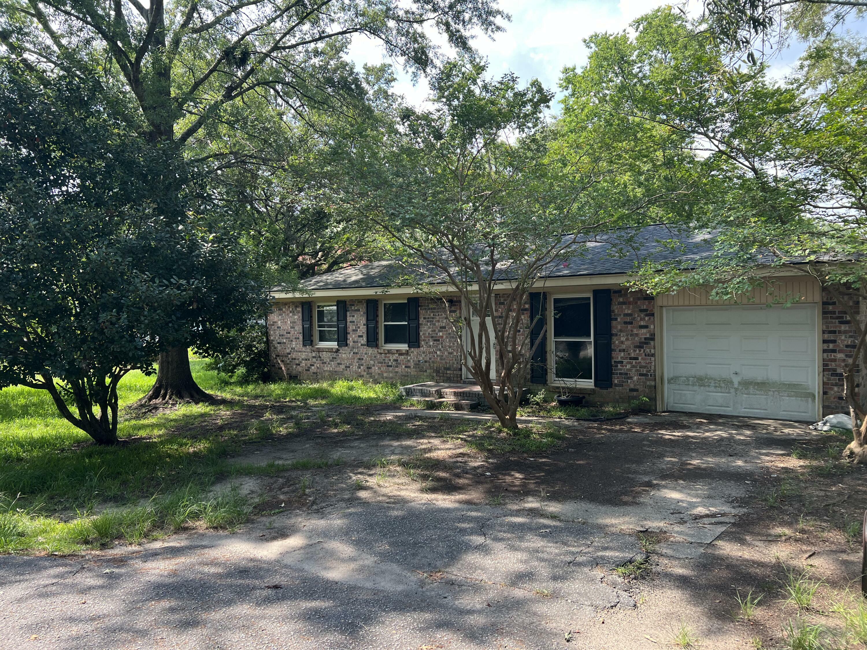 Property Photo:  400 Tammie Avenue  SC 29445 