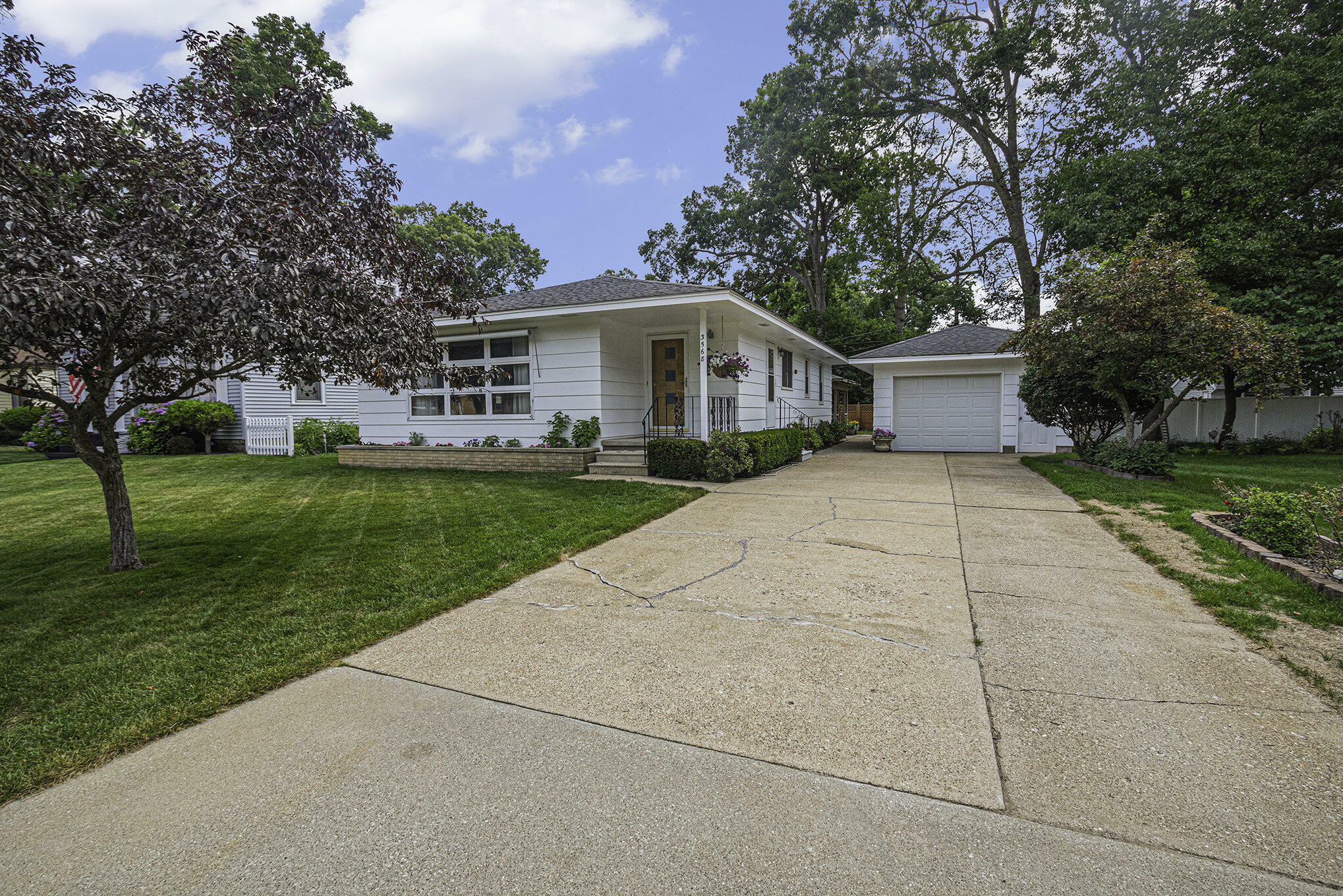 3568 Chippewa Drive  Norton Shores MI 49441 photo