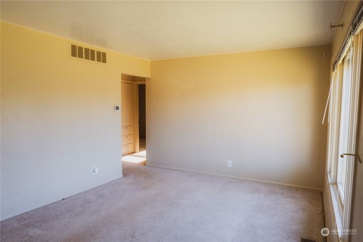 Property Photo: 835 NE Spitzenburg Street WA 99324