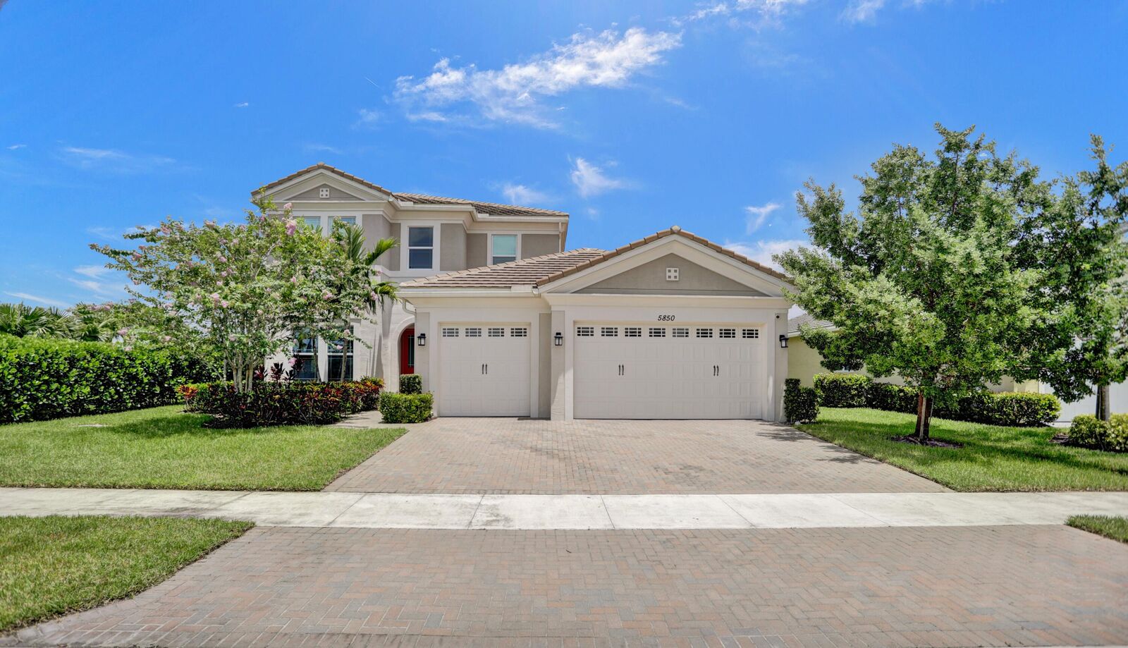 Property Photo:  5850 Whippoorwill Circle  FL 33470 