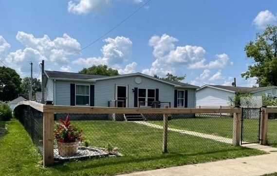 121 Heenan Street  Corunna IN 46730 photo