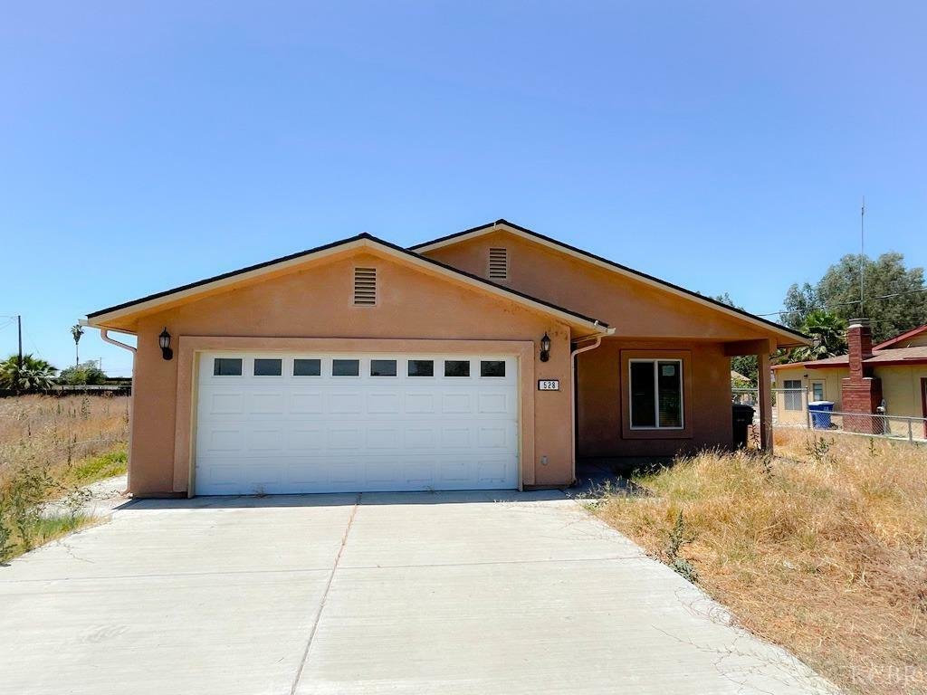 Property Photo:  528 James Avenue N  CA 93212 