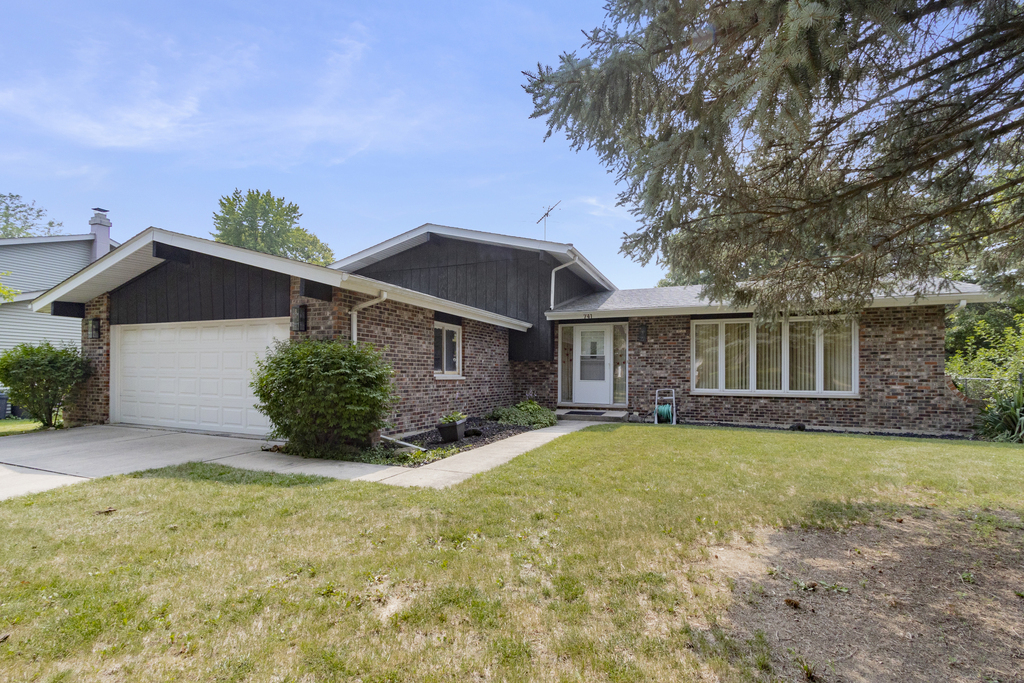 Property Photo:  741 Westport Drive  IL 60431 