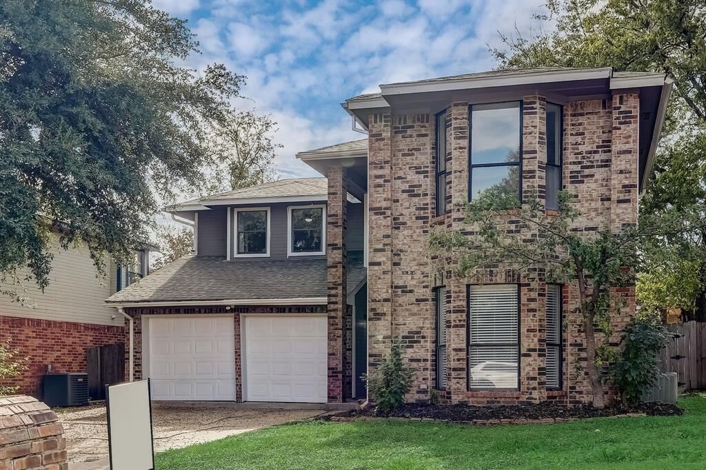 Property Photo: 816 Ashmount Lane TX 76017