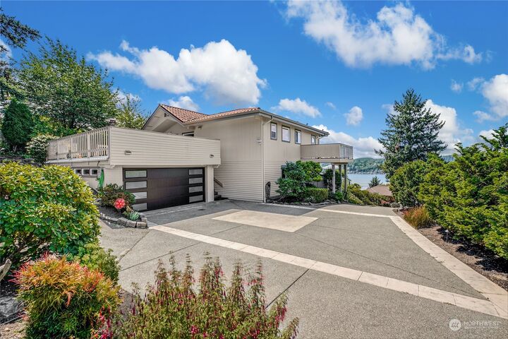 Property Photo:  15564 62nd Avenue NE  WA 98028