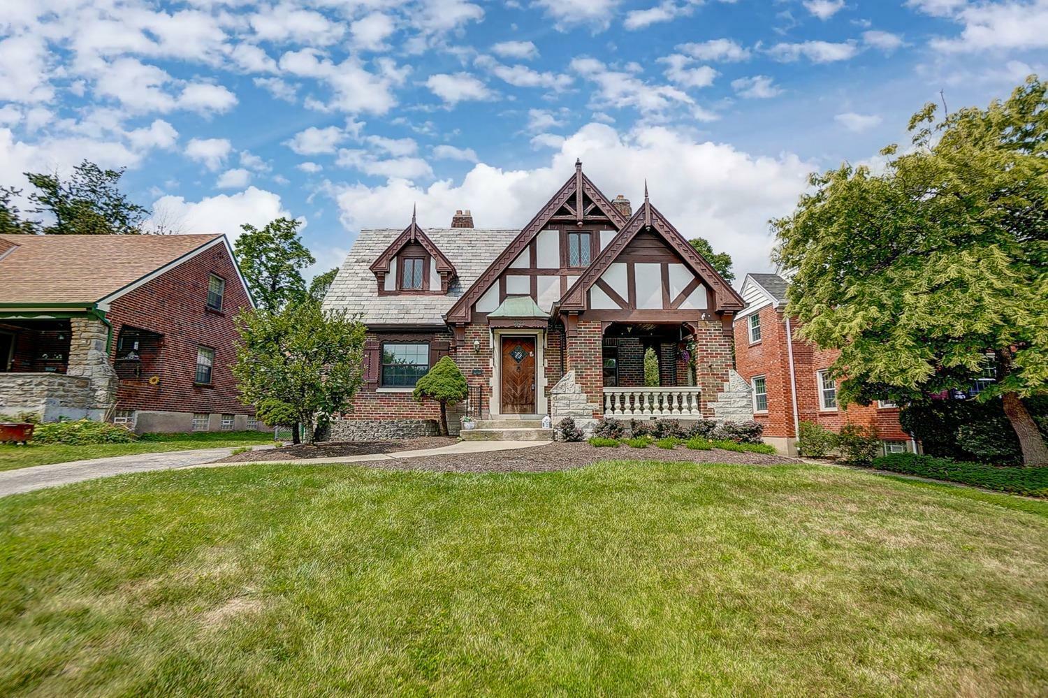 Property Photo: 3823 Drakewood Dr OH 45209