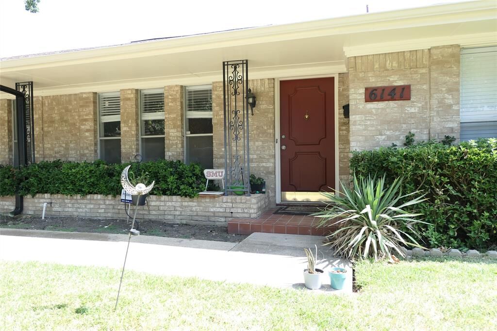 Property Photo: 6141 Rincon Way TX 75214