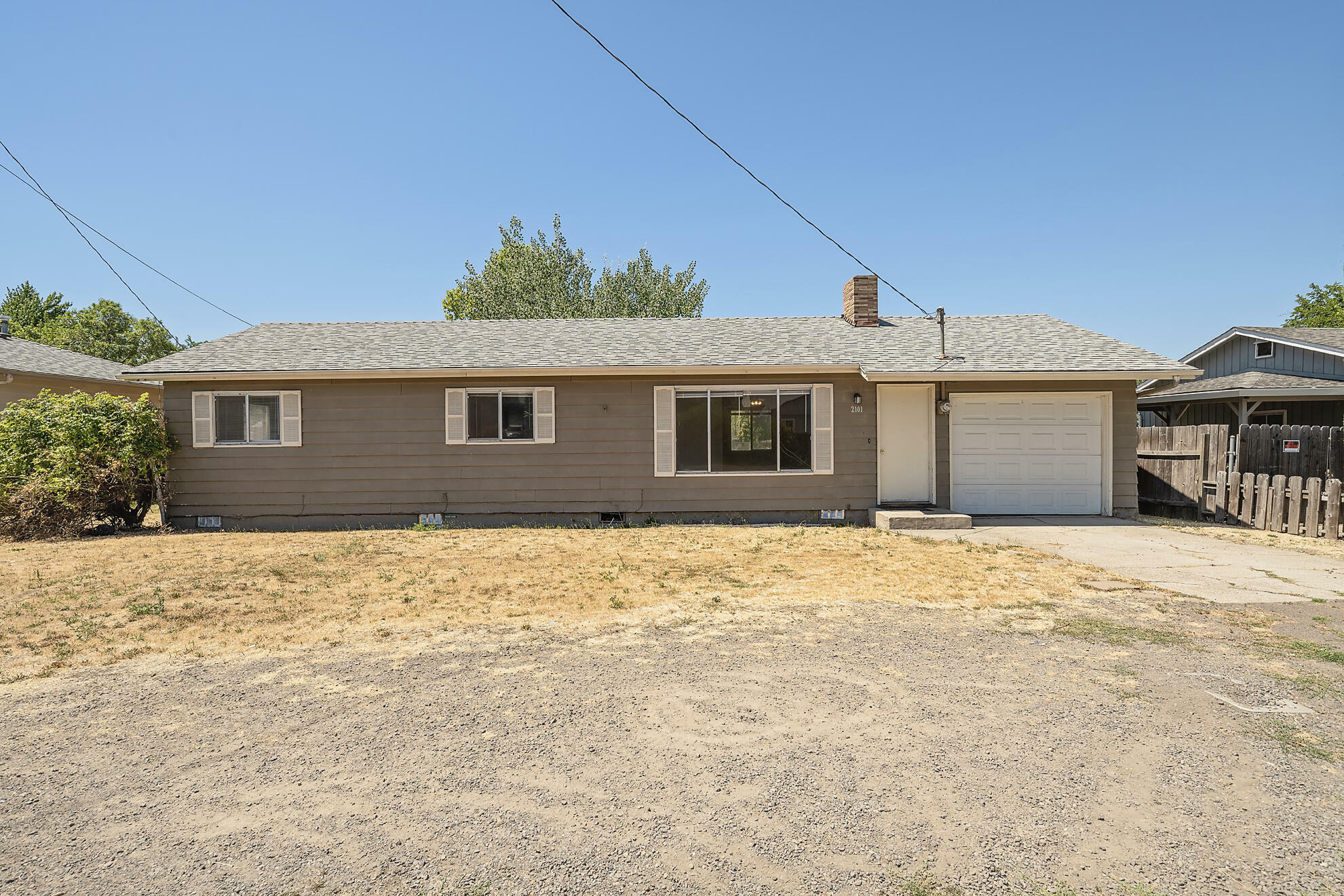 Property Photo:  2101 Corona Avenue  OR 97504 