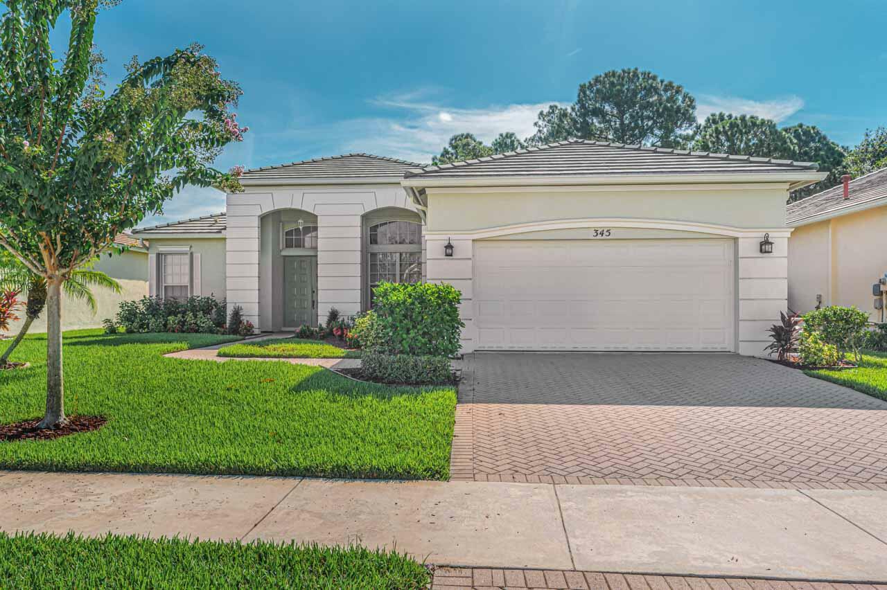 Property Photo: 345 SW Lake Forest Way FL 34986