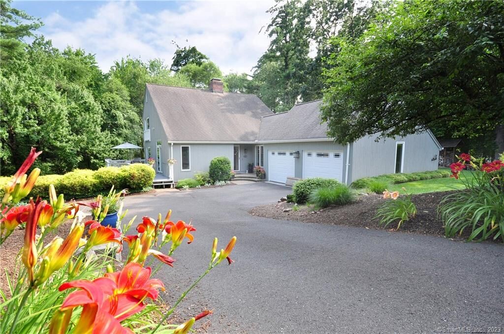 Property Photo:  15 Castlewood Road  CT 06089