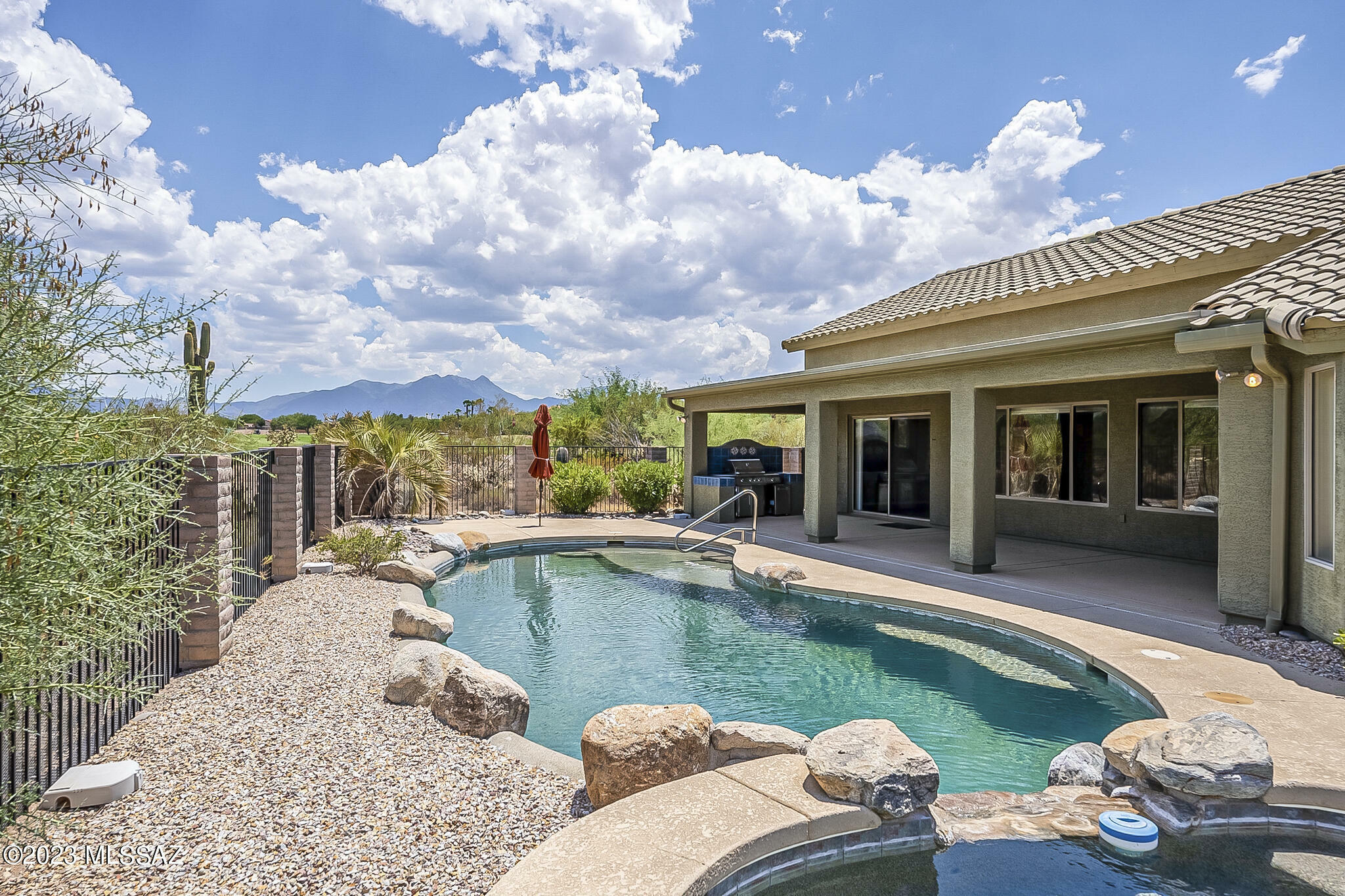 Property Photo:  1724 N Oak Hill Lane  AZ 85614 