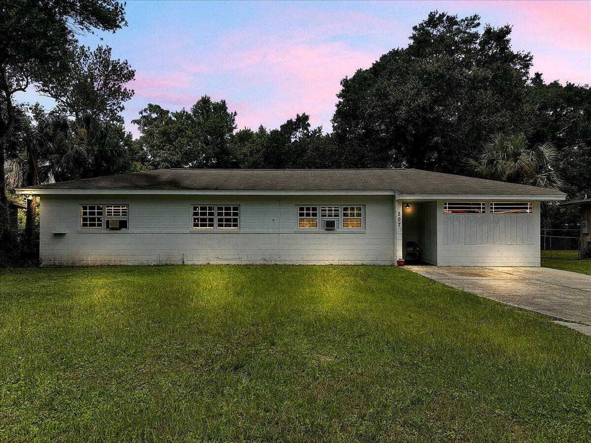 Property Photo:  207 Emerald Avenue  FL 32505 