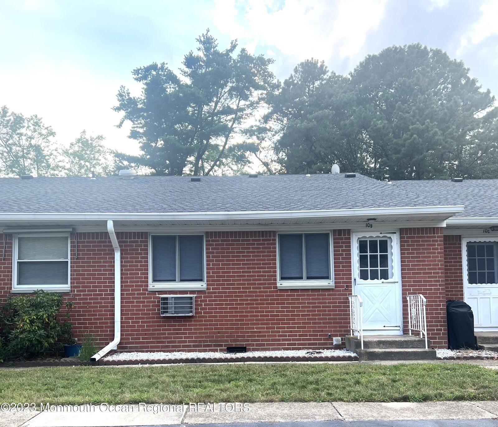 Property Photo:  10 Bennington Lane  NJ 08759 