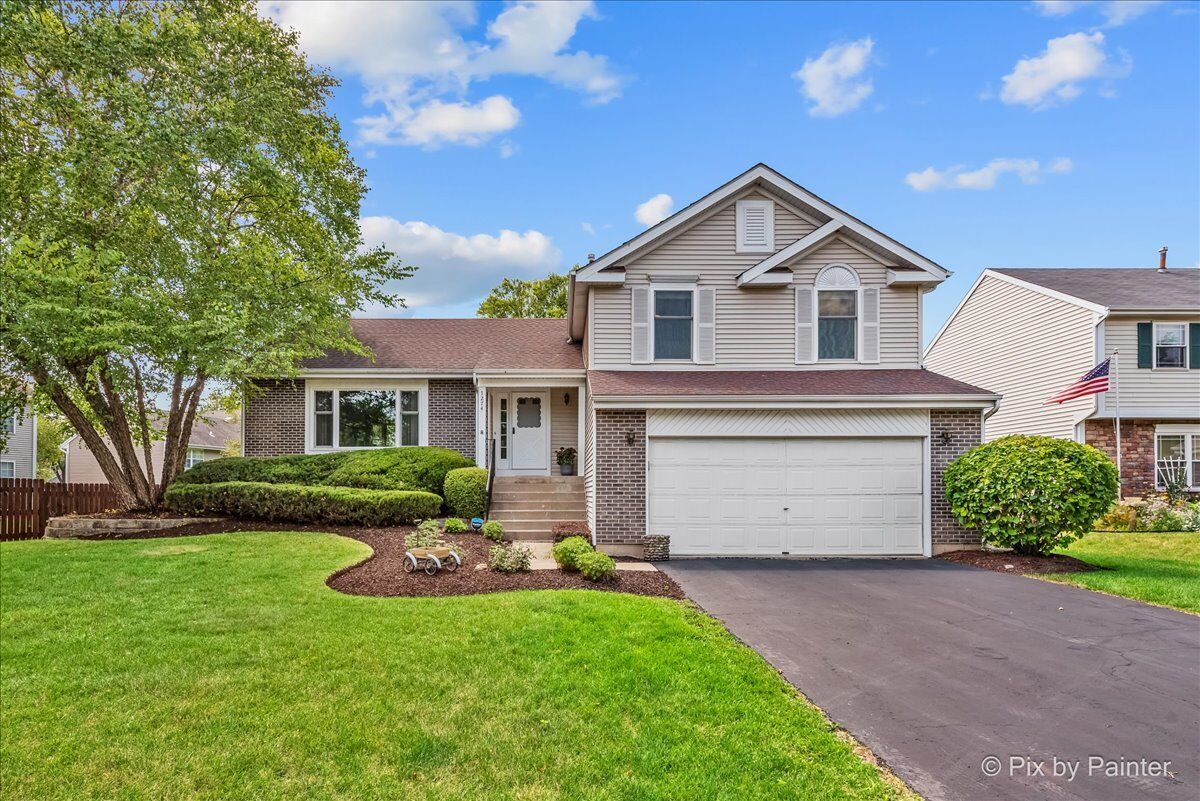 Property Photo: 1274 Fernleaf Drive IL 60014