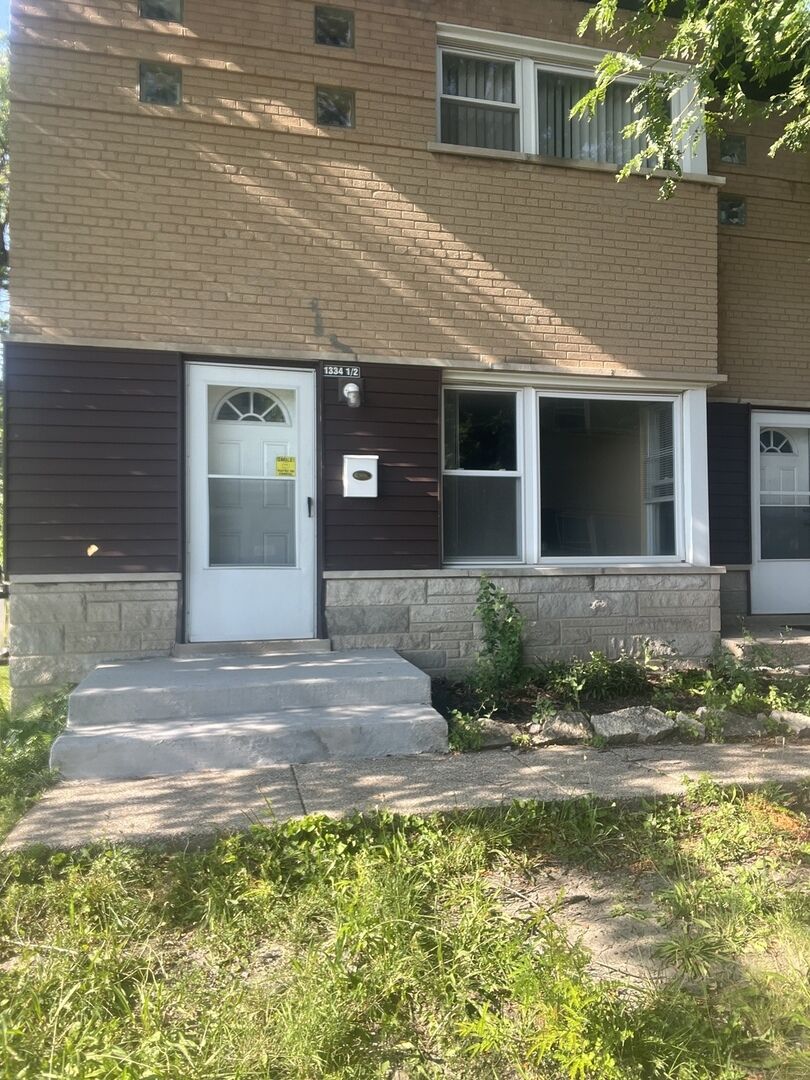 Property Photo:  1334 1/2 Wentworth Avenue  IL 60409 