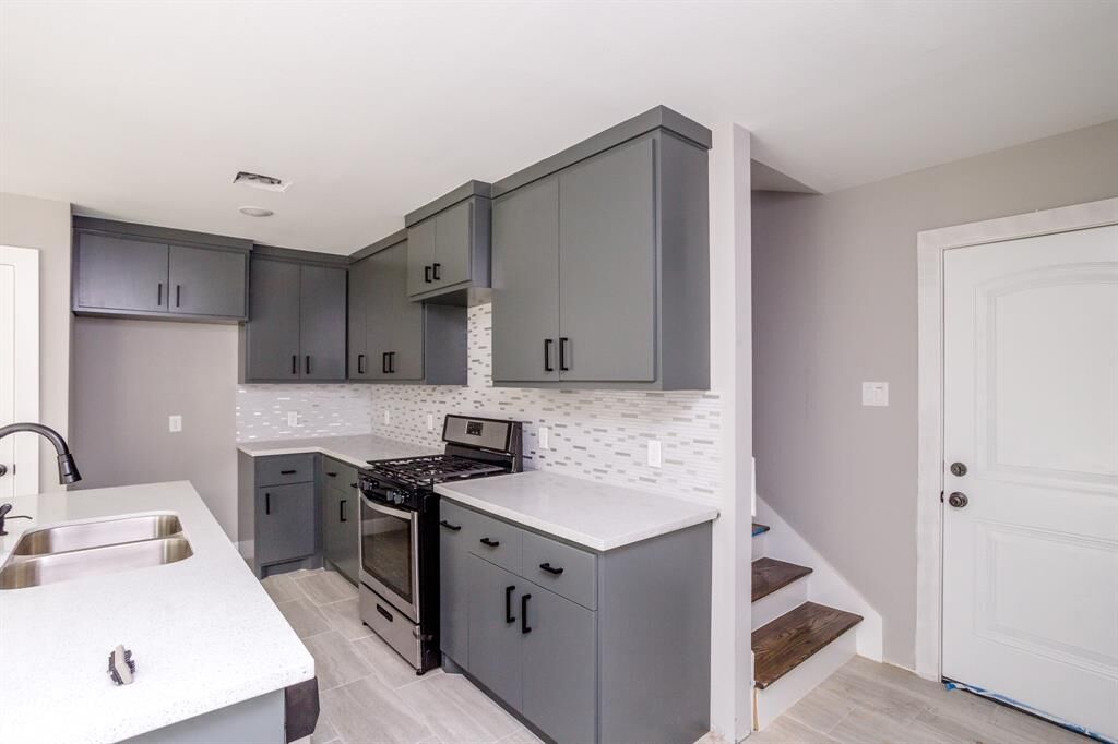 Property Photo: 9925 Lanewell TX 77029