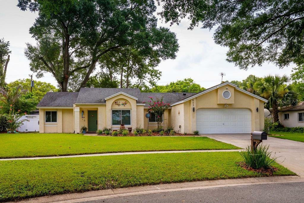 Property Photo:  603 Newport Avenue  FL 32701 