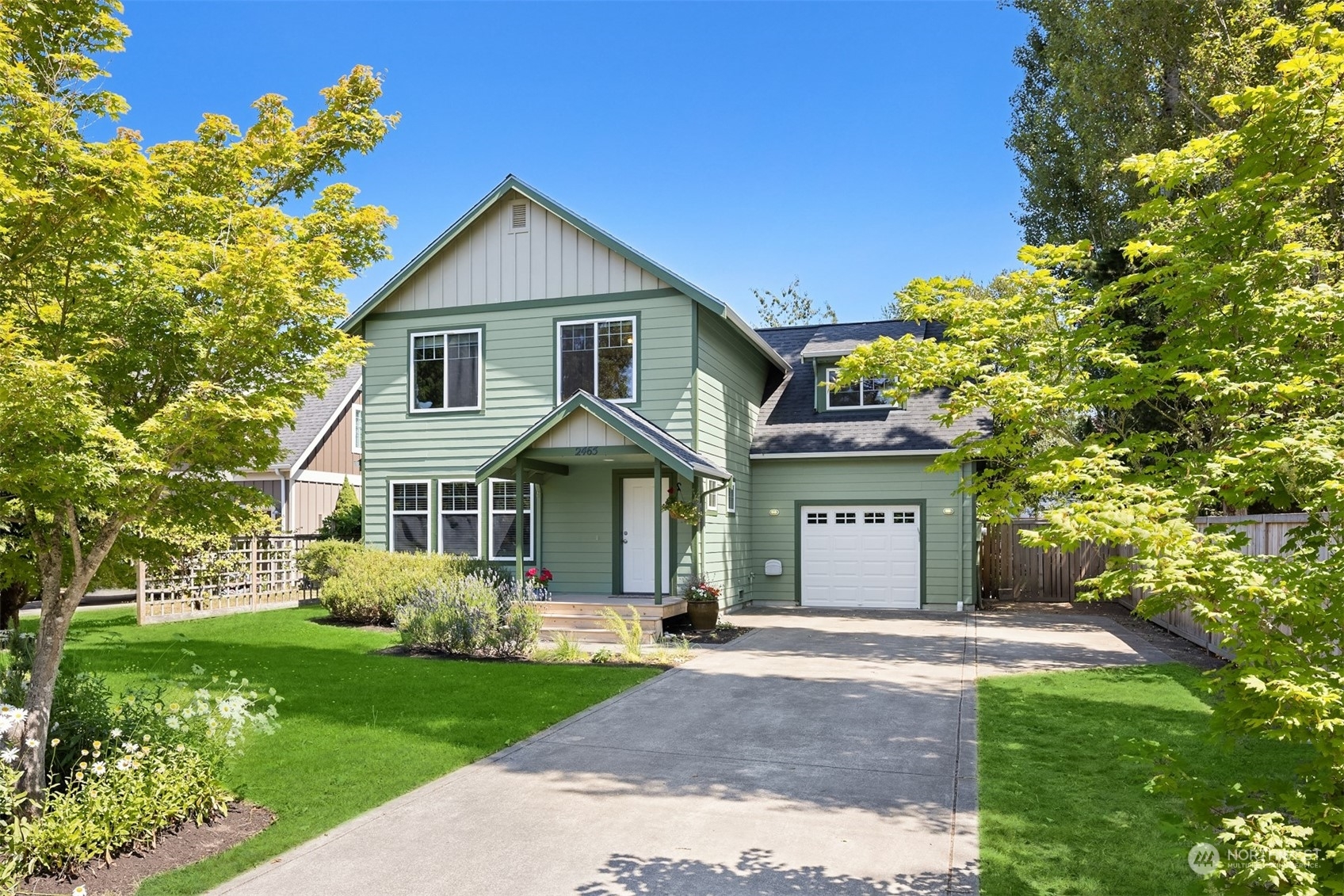 Property Photo:  2465 Soundview Drive NE  WA 98110 