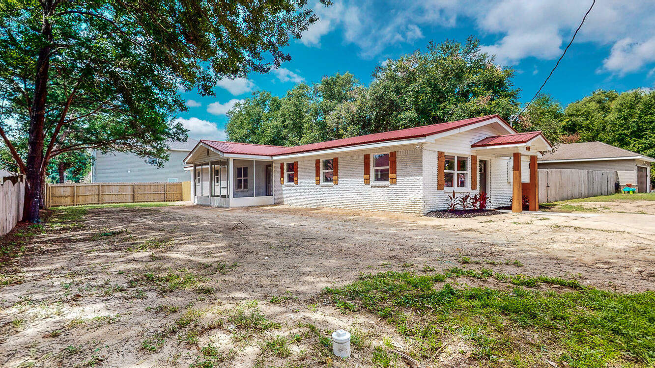 Property Photo:  166 Patch Avenue  FL 32539 