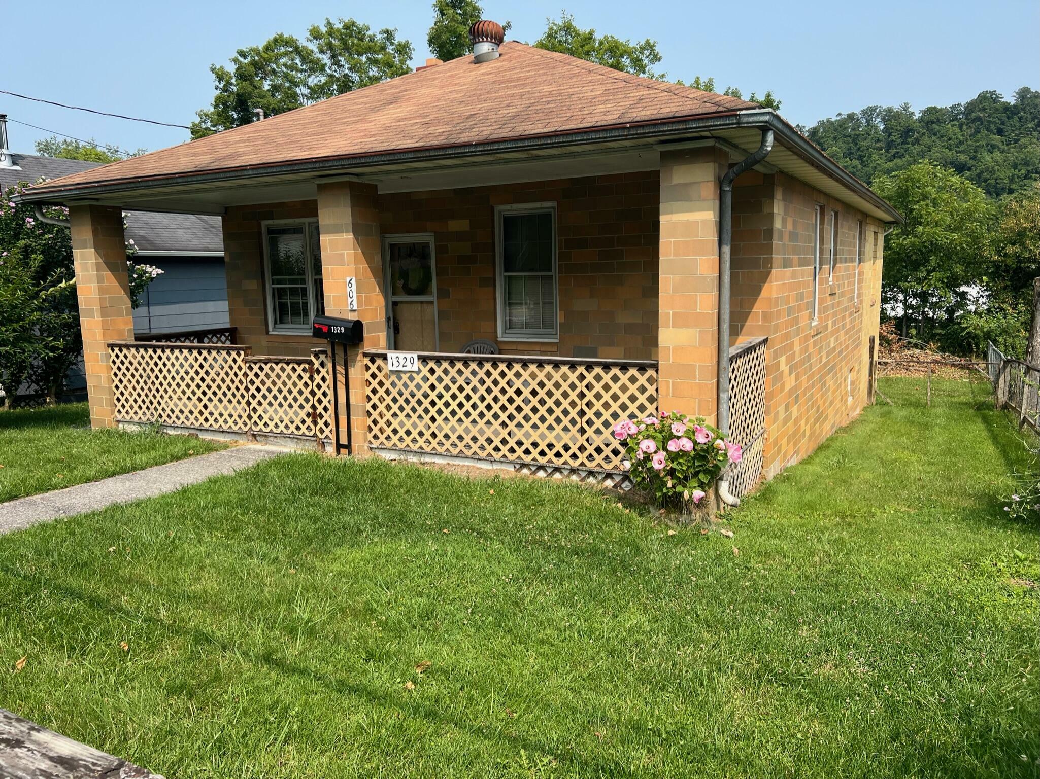 Property Photo:  1329 Main St  WV 24986 