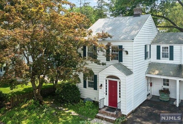 Property Photo:  4 Bancroft Place  NJ 07410 