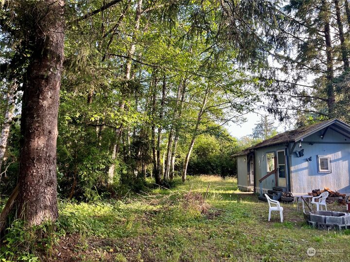 Property Photo:  1075 Pine Street  WA 98547 