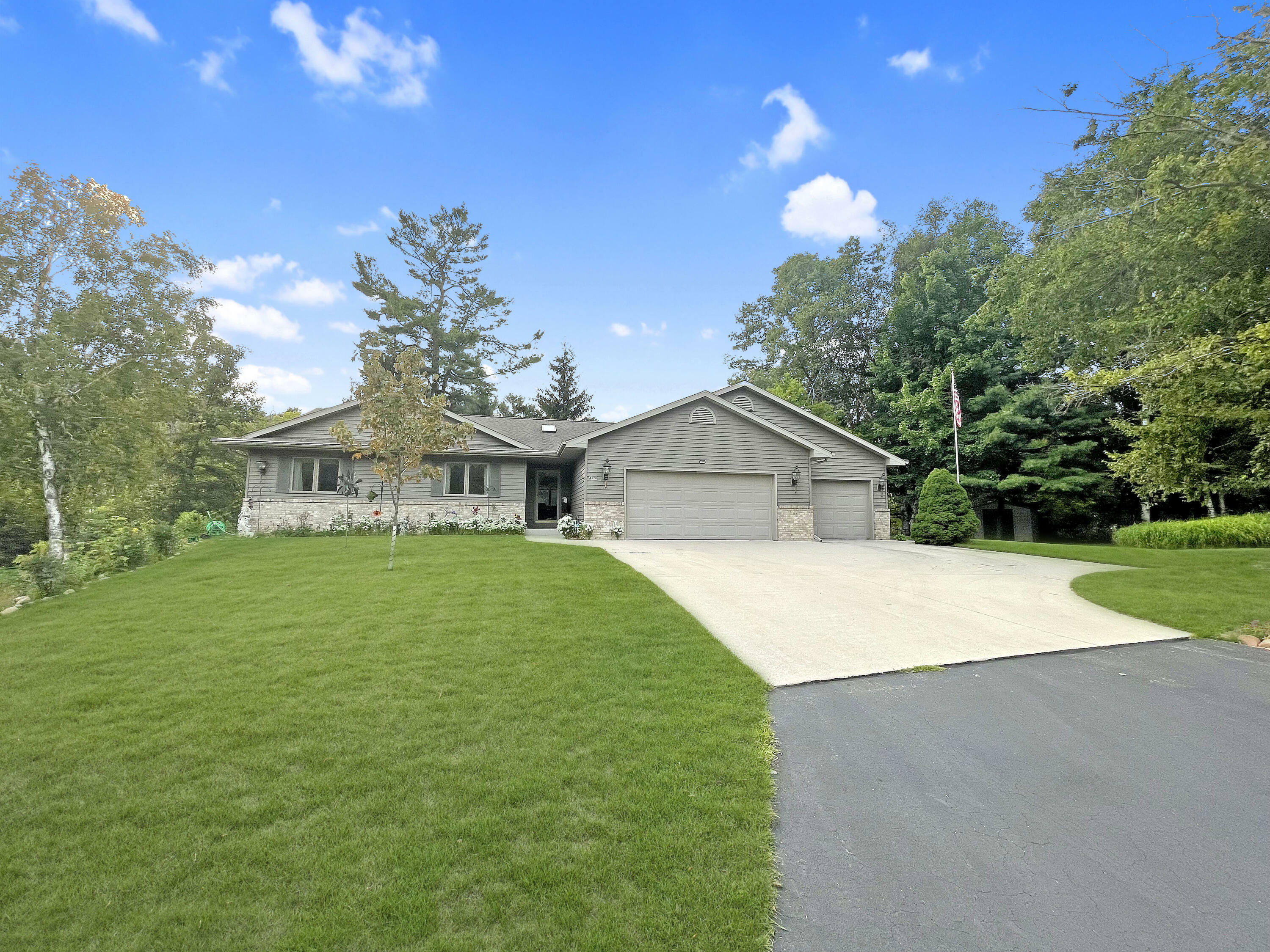 Property Photo: 4320 Birch Hill Ln WI 53081