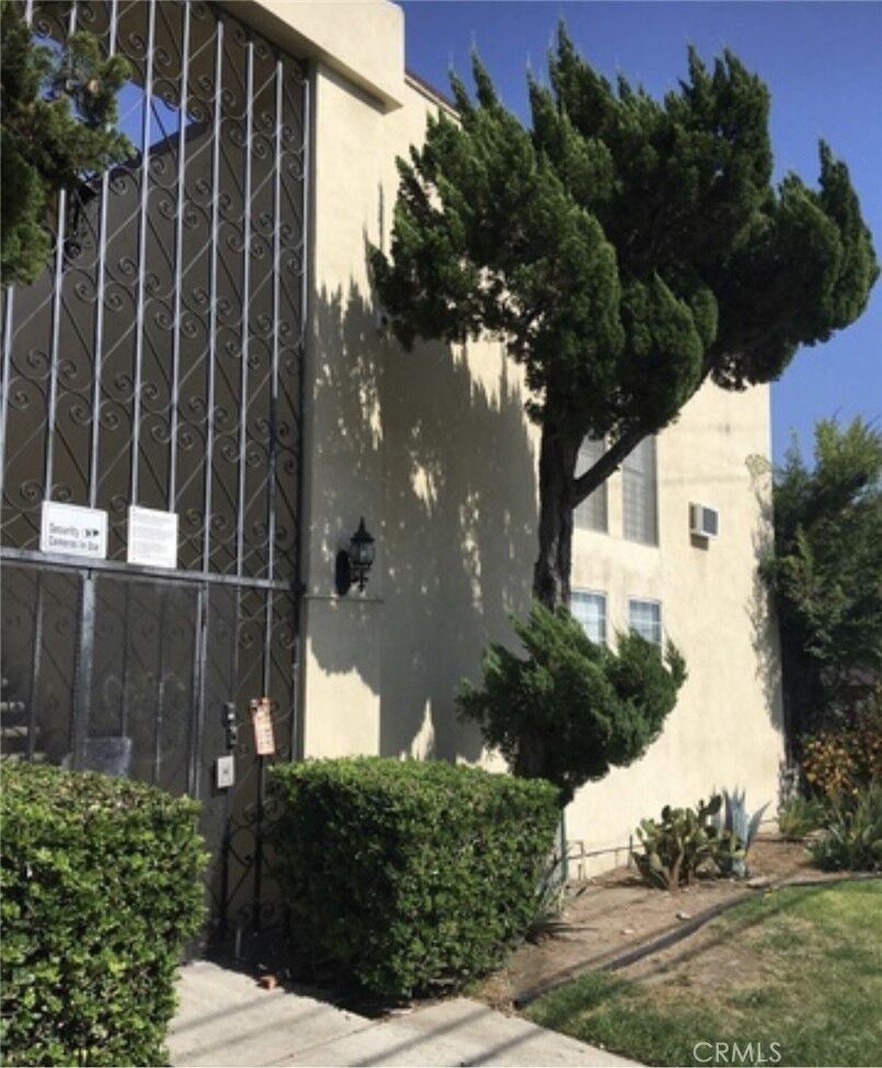 Property Photo: 7826 Laurel Canyon Boulevard 17 CA 91605