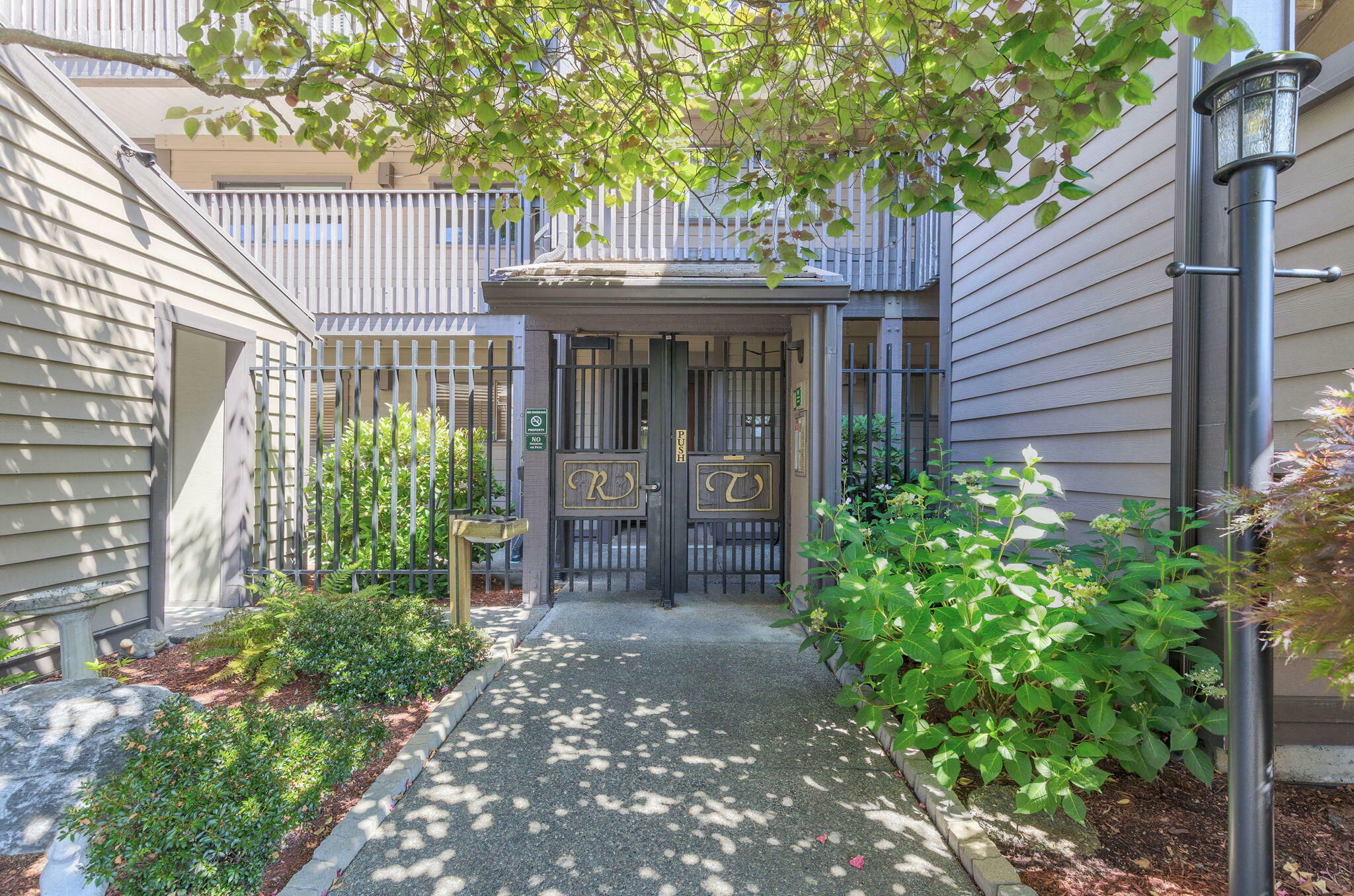 Property Photo:  115 Rogue River Highway Apt 307  OR 97527 