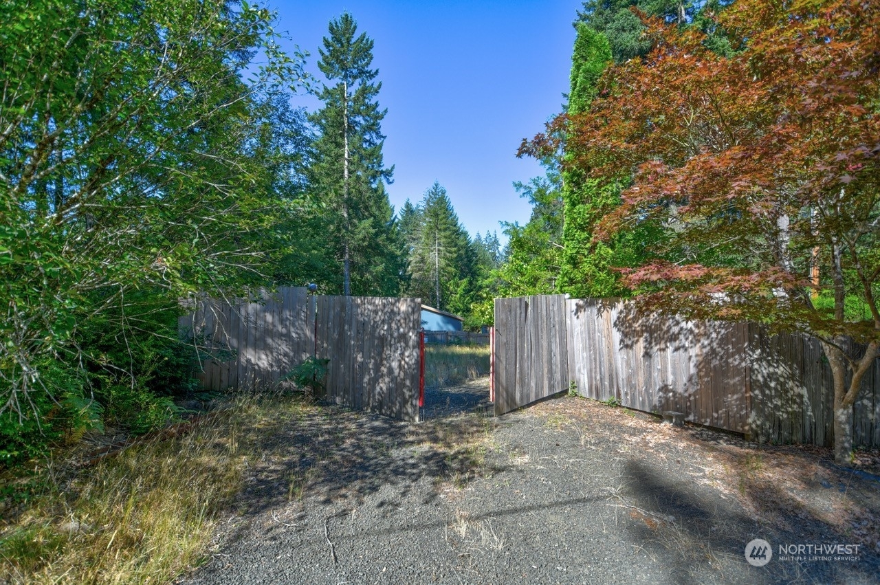 Property Photo:  70 E Carr Place E  WA 98584 