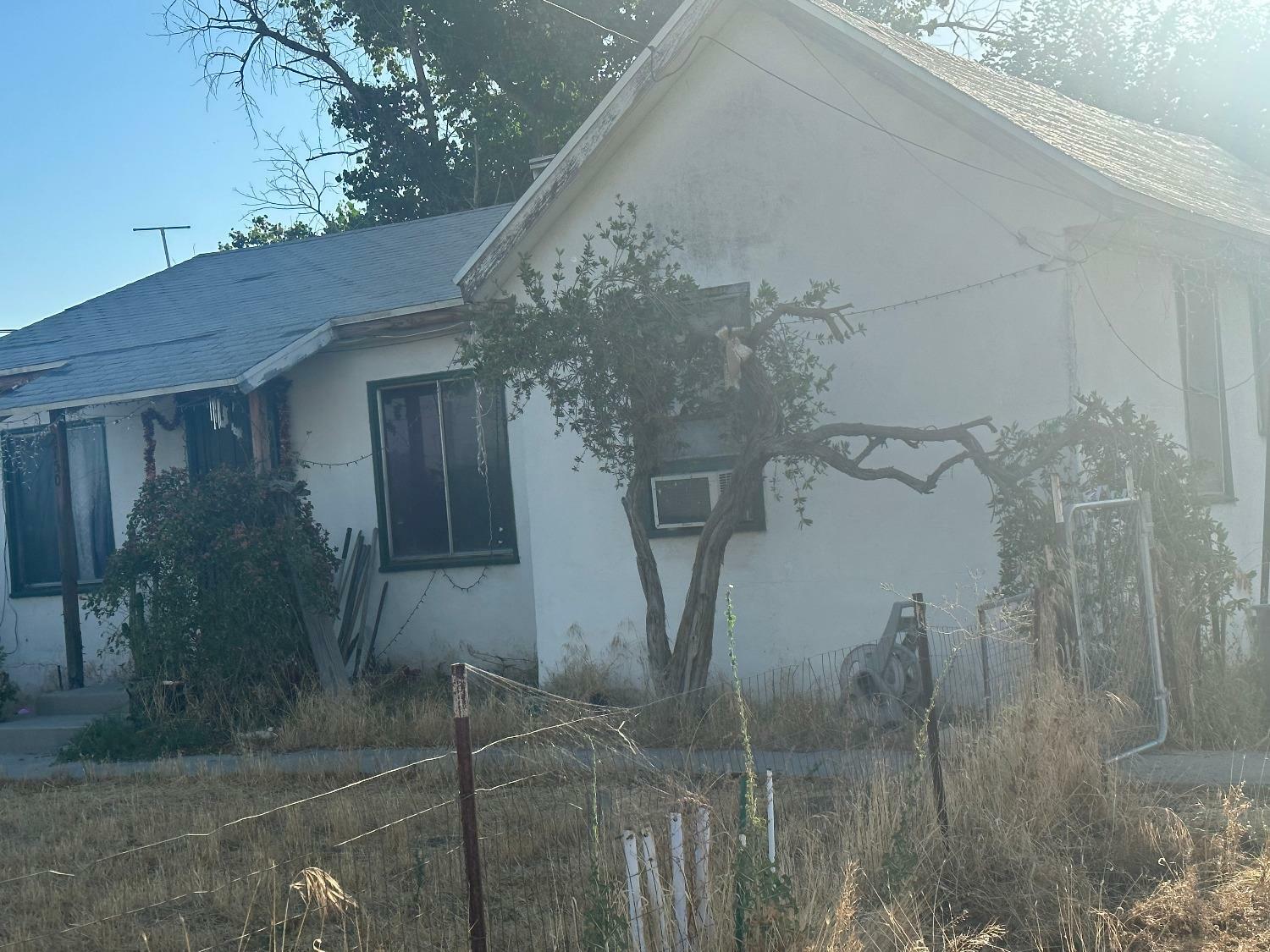 Property Photo:  2750 N Valentine Avenue  CA 93722 