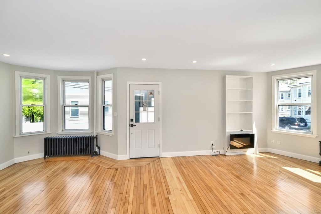 Property Photo:  176 Ruskindale Rd 2  MA 02136 