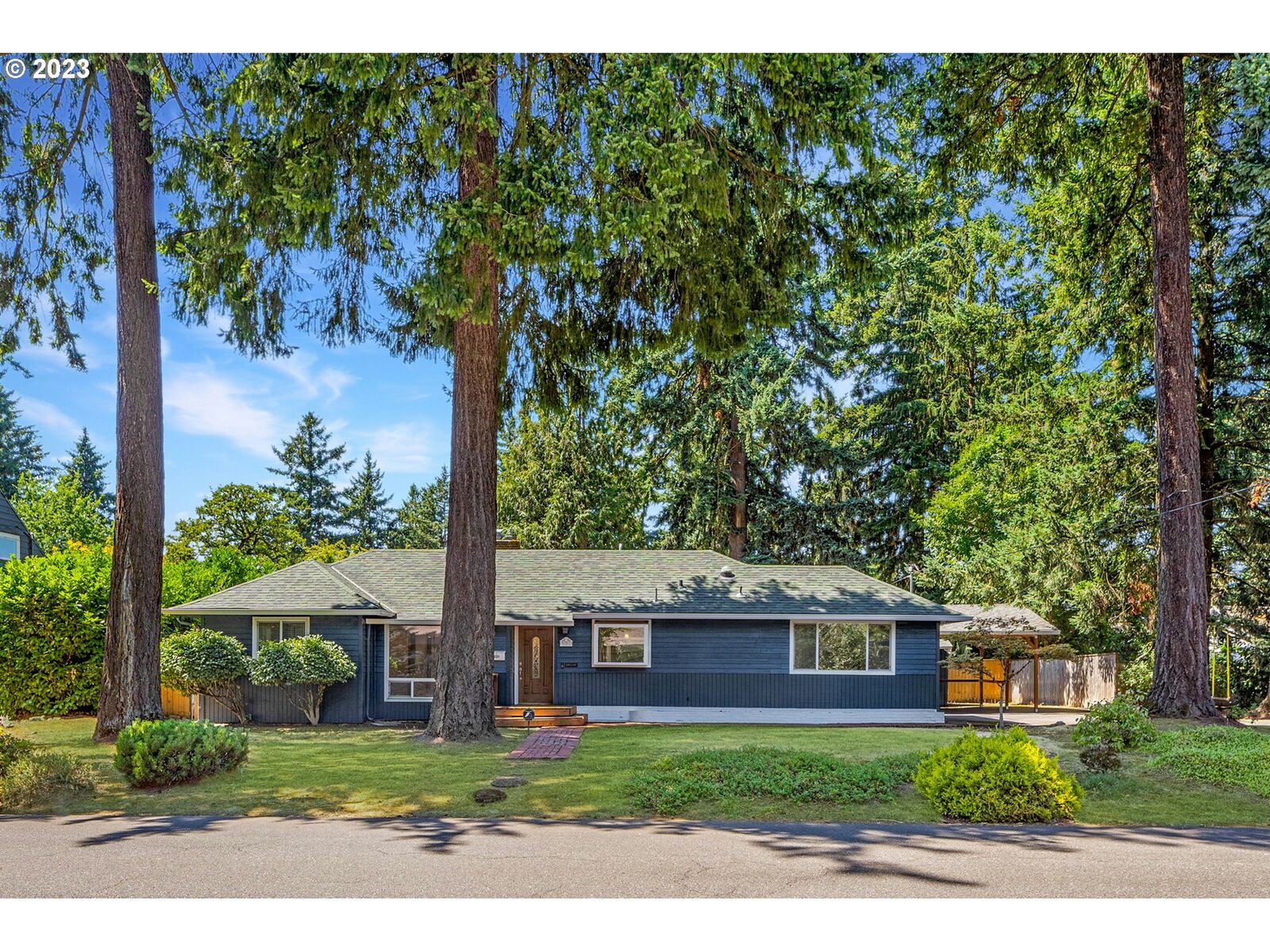 Property Photo: 921 NE 111th Ave OR 97220