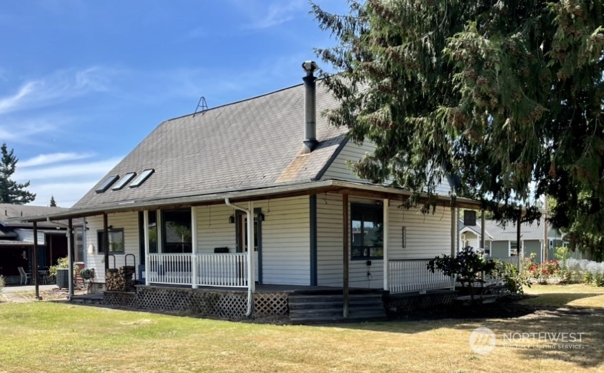 Property Photo:  1502 16th Street E  WA 98390 