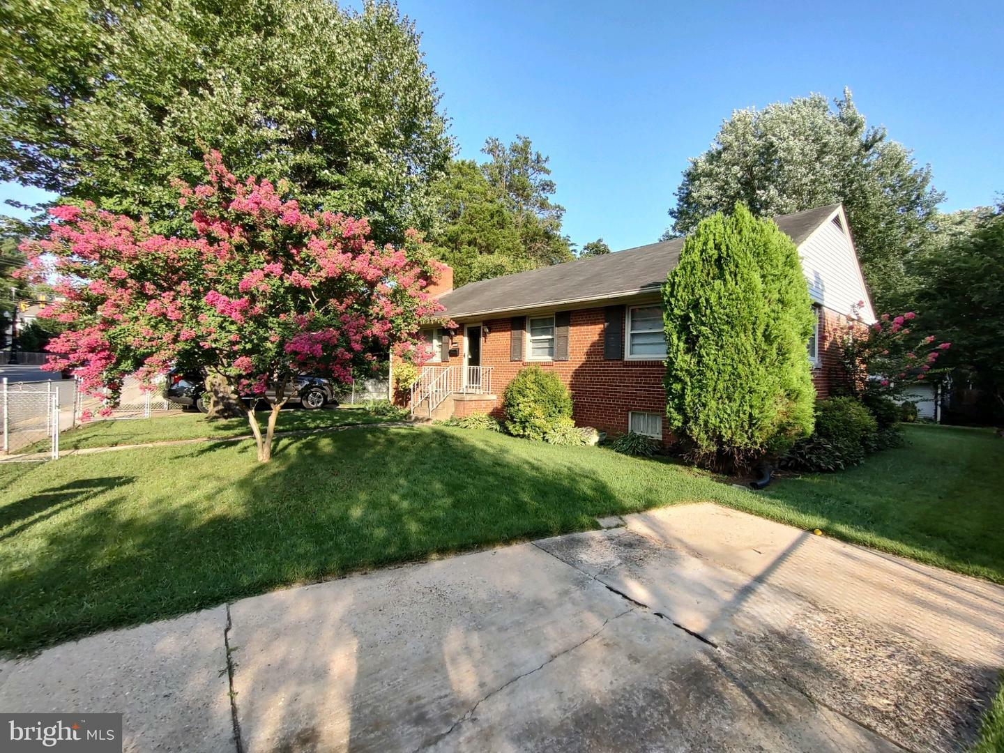 Property Photo:  606 N West Street  VA 22046 